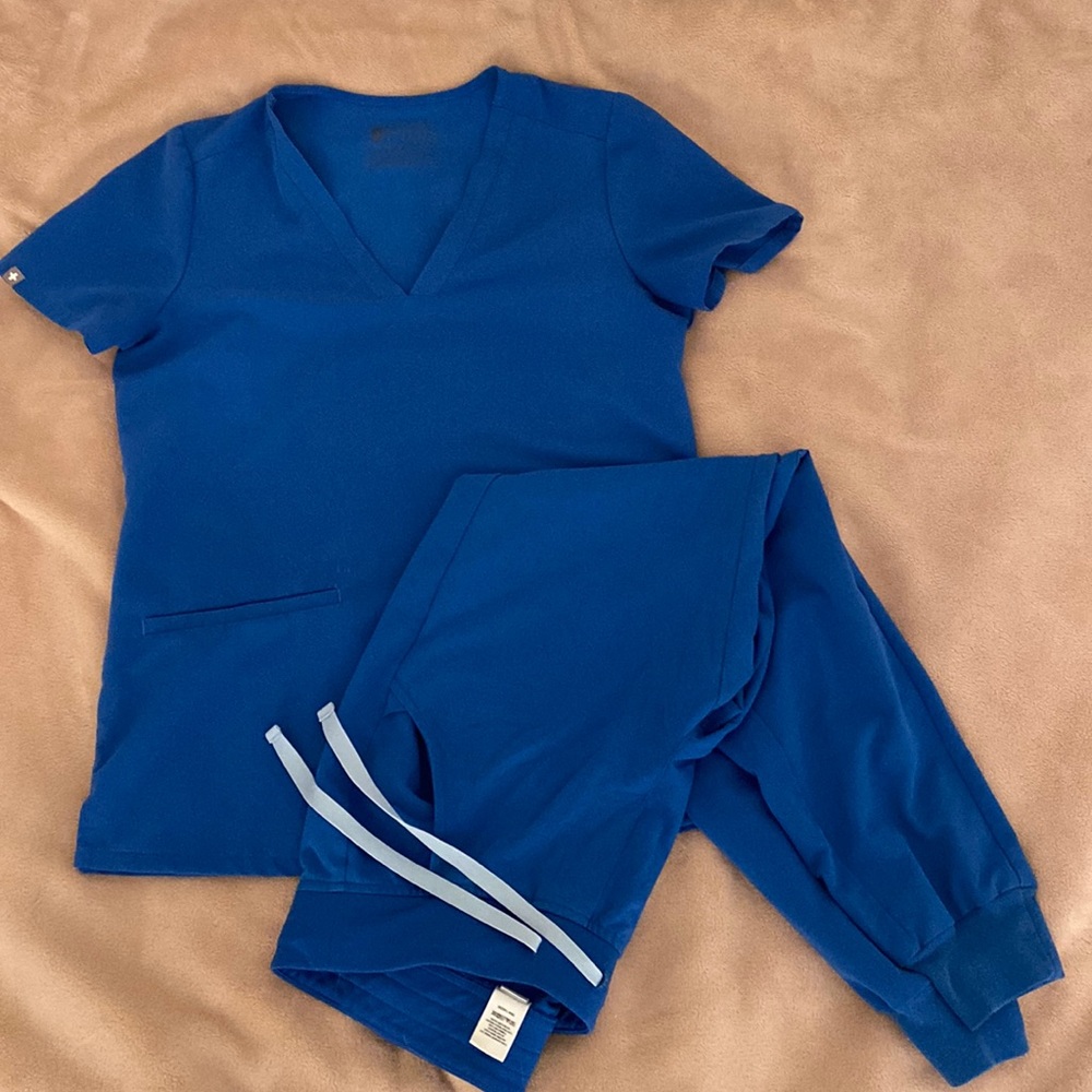 FIGS royal blue joggers and three-pocket scrub top in size XS